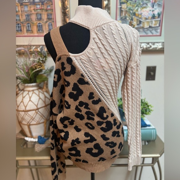 ANDREE BY UNIT Leopard Buckle Off-the-Shoulder Fall Sweater Color Block Size M - Picture 4 of 12